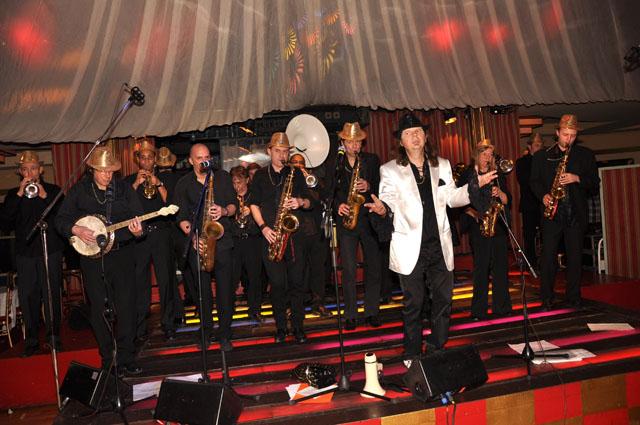 min 2011 03 08 mardi brass band 386
